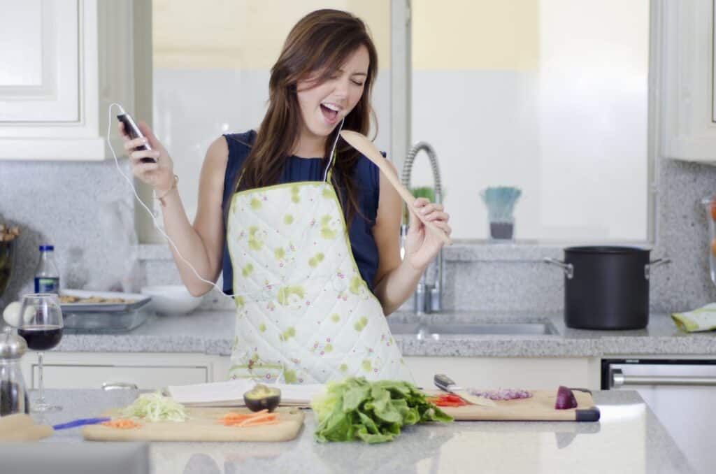 girl-singing-while-cooking