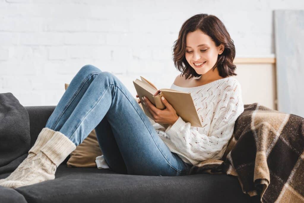 woman-reading-on-sofa