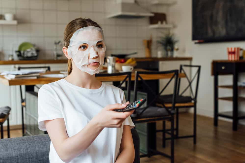 woman-wearing-face-mask-holding-remote