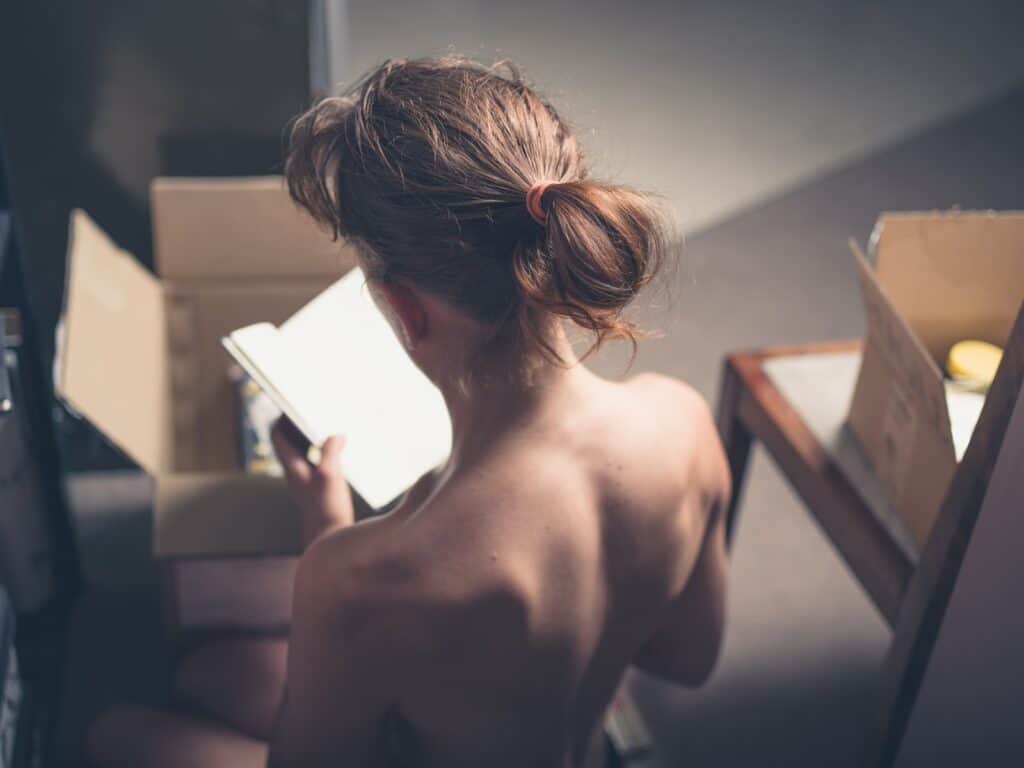 topless-woman-packing-a-box