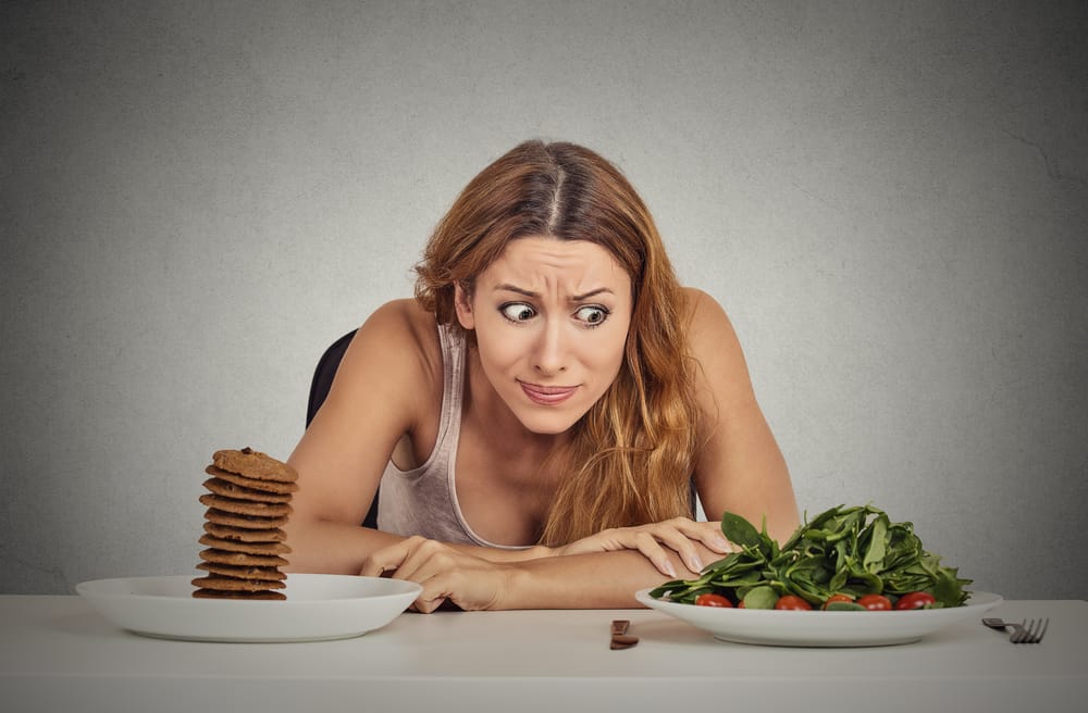 woman-deciding-between-healthy-and-unhealthy-food