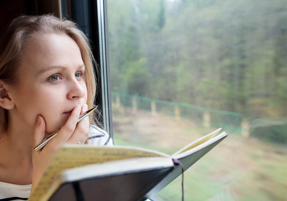 woman-with-journal