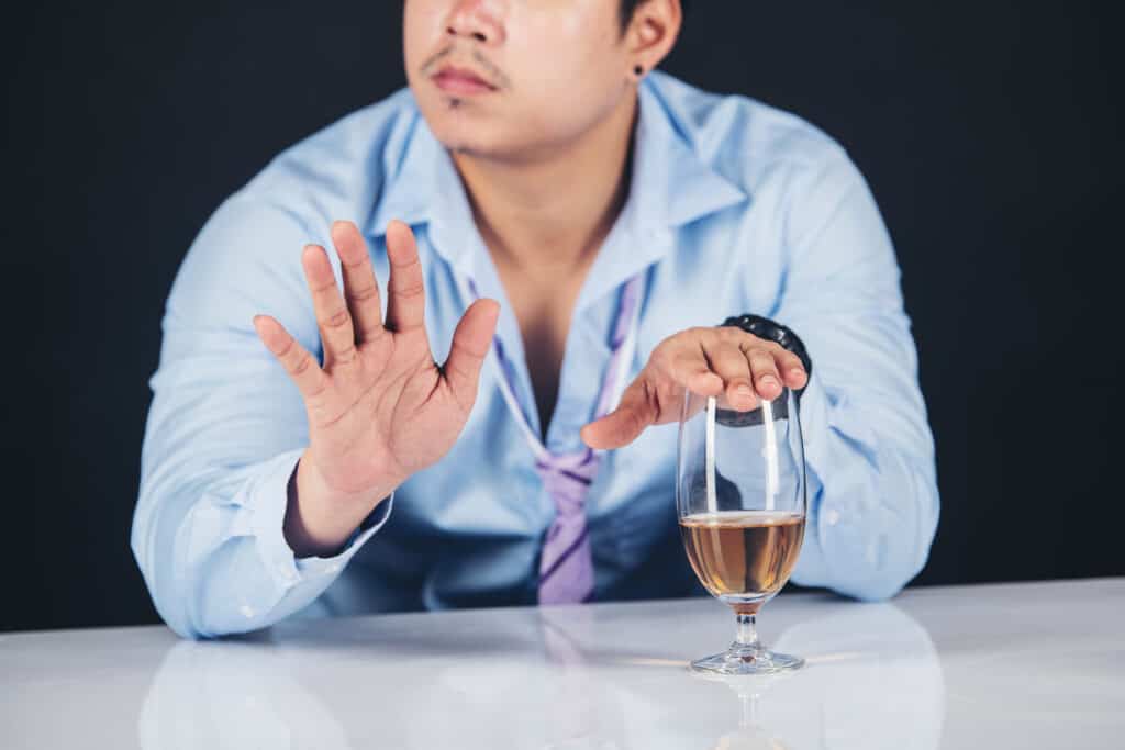 man saying no to alcohol