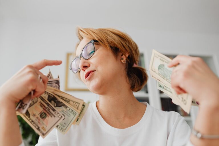 girl enjoying money